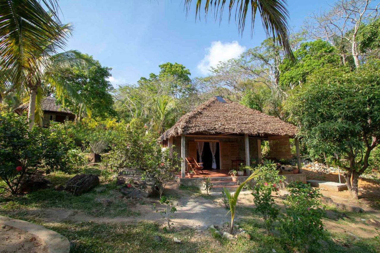 Bed and Breakfast Les Jardins D'Ankify Andimaka Екстер'єр фото